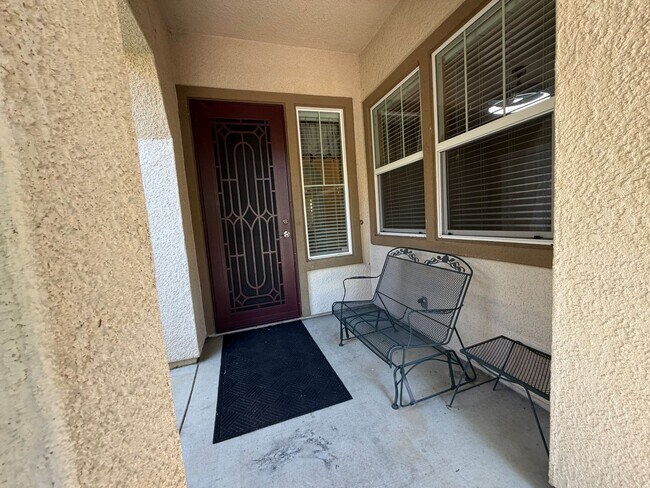 Photo - Spacious 4-Bedroom Elk Grove Home with Updated Kitchen, Quartz Countertops! VIEW TODAY!