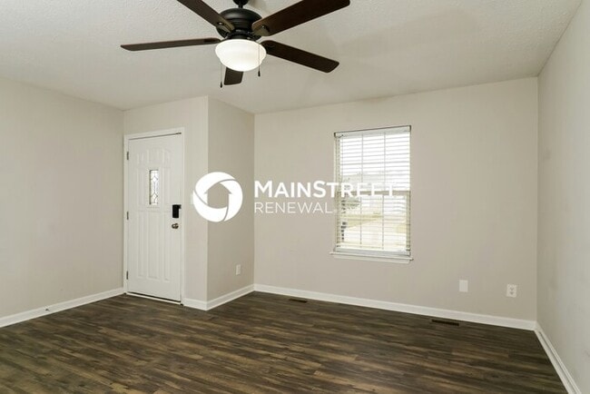 Photo - 3 Bedroom Pet-Friendly Home in SHEPHERDSVILLE, KY with Main Street Renewal