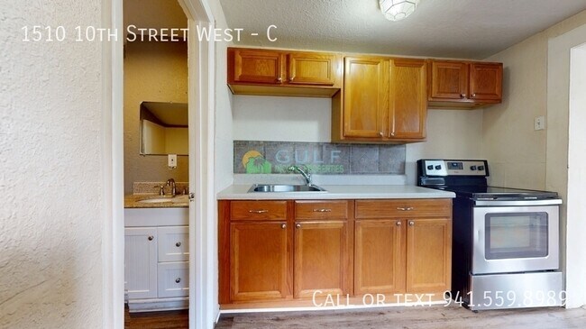 Photo - 1510 10th St W