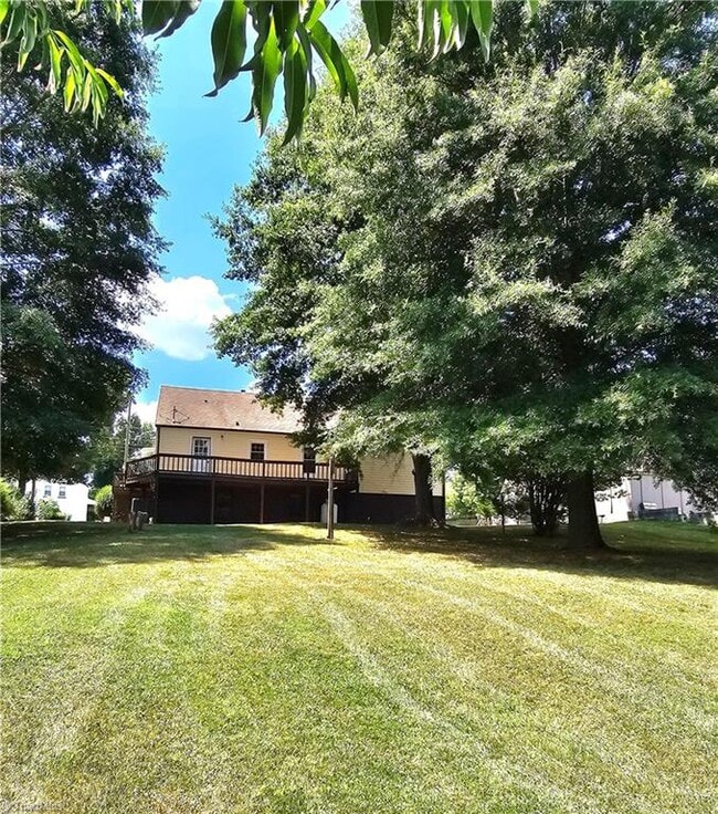 Photo - 127 Waterfalls Ln