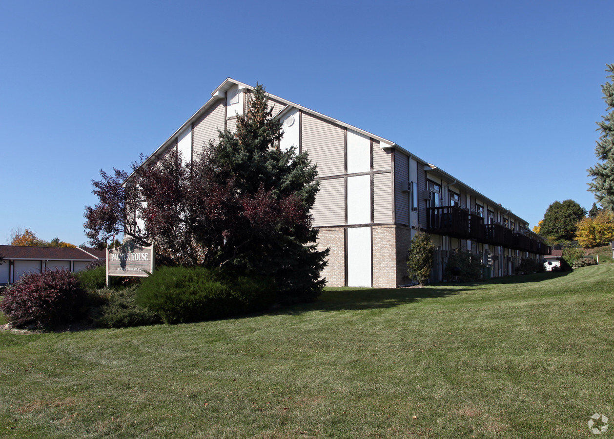 Palmer House Apartments - Palmer House Apartments