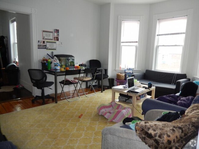 Building Photo - 40 Custer St Unit #2 Rental