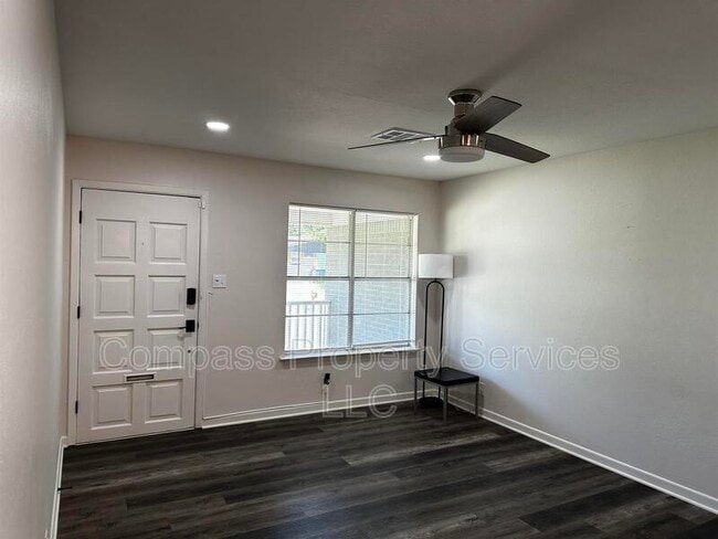 Photo - 201 Waters St