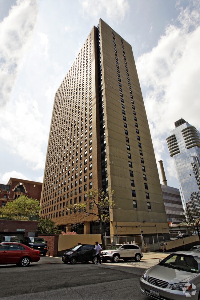 515 W 59th St - 515 W 59TH St