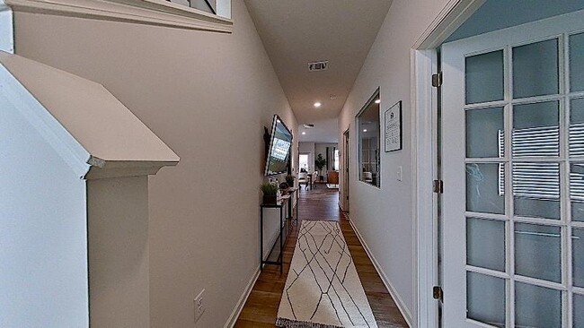 Building Photo - 1005 N 2nd Ave NW