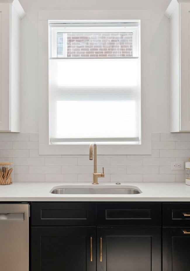 Photo - 2010 St John St