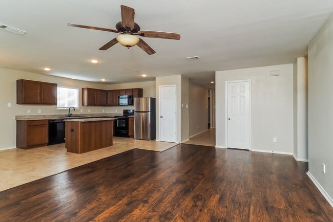 Photo - 3200 Sadie Trail