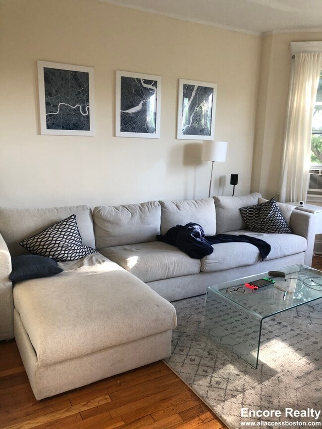 Photo - 360 Riverway Unidad 23