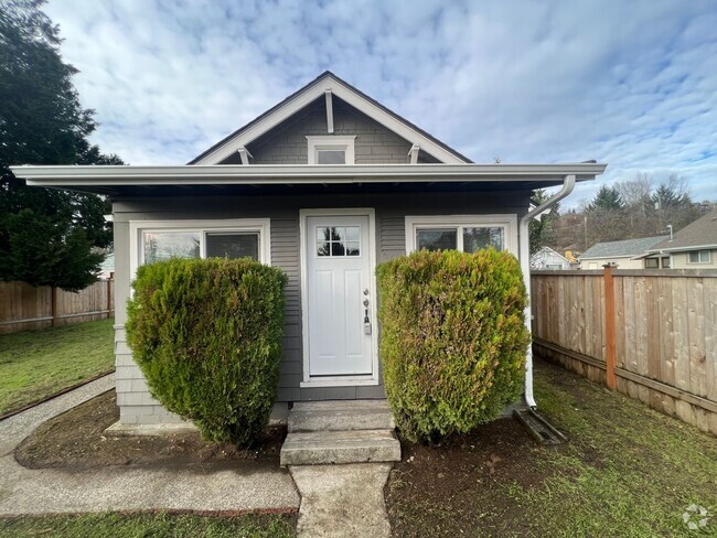 Building Photo - Beautiful Updated 2 Bedroom Rambler in Tac... Rental