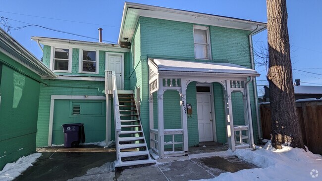 Building Photo - AVAILABLE FEBRUARY 1st! HISTORIC 3-BDRM HO... Rental