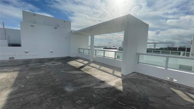 Photo - 720 NE 62nd St Unidad 507