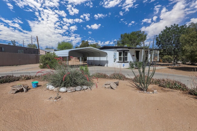 Building Photo - 3431 N Edith Blvd Rental