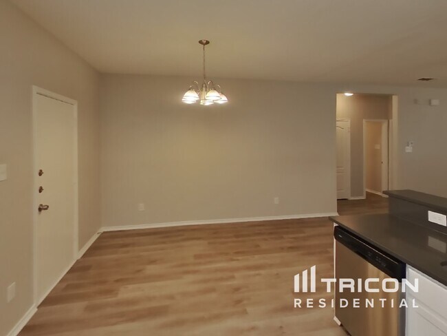 Photo - 207 Moonlight Dr