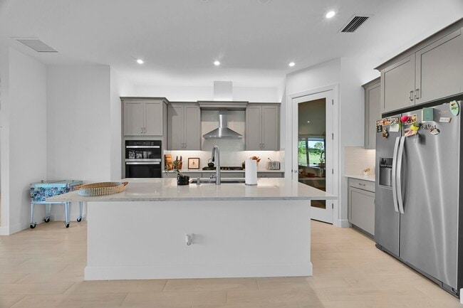 Photo - 14185 SW Daphne St