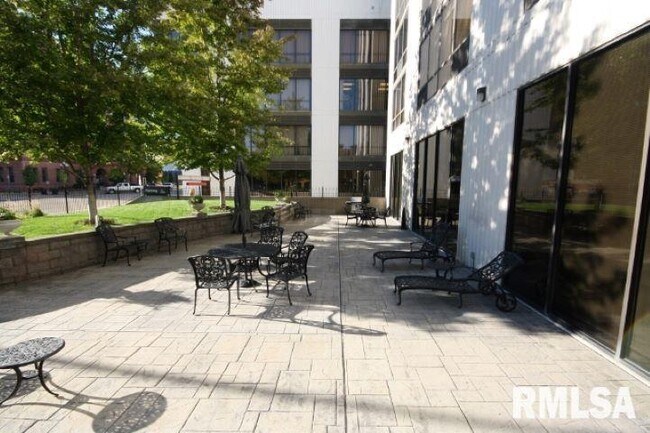 125 SW Jefferson Ave Unit W11A