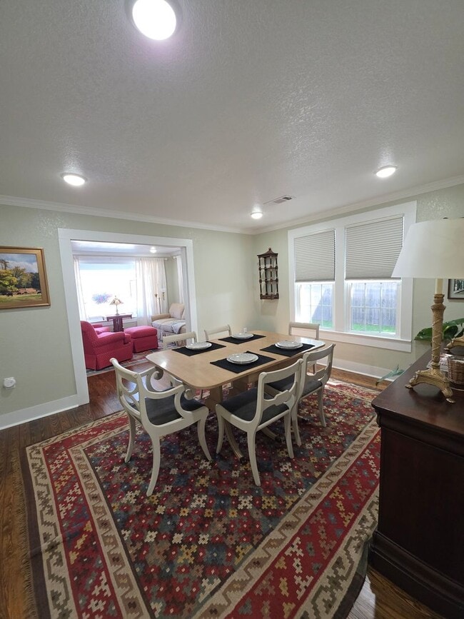 Photo - 105 Pecan St
