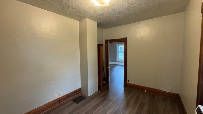 Photo - 1318 W 4th St