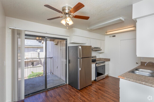 3BR, 2BA - 1,136SF - Dining Area