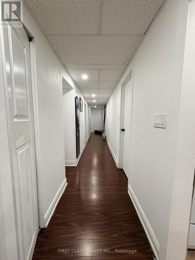 Photo - 90 Archdekin Dr