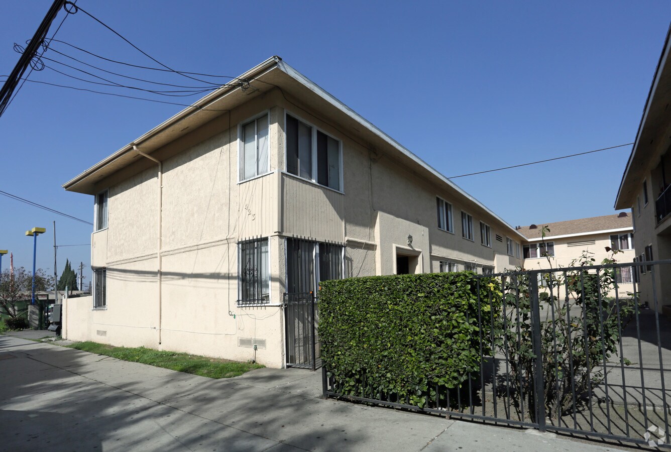 Photo - 421 W Rosecrans Ave