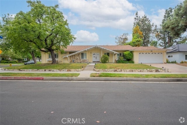 Building Photo - 23100 Mulholland Dr Rental