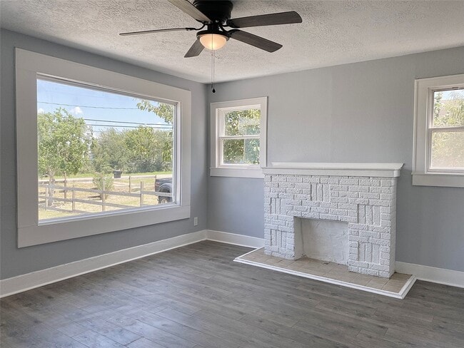 Photo - 2371 Broadway St