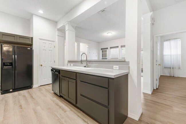 Photo - 834 Lake Evalyn Dr