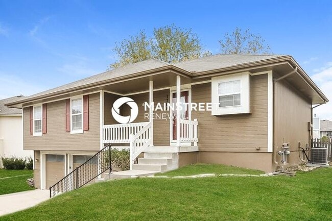Photo - 3 Bedroom Pet-Friendly Home in Raymore, MO...