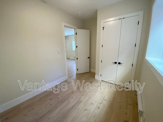 Photo - 830 Westview Way