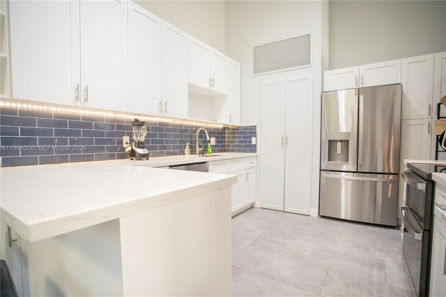 Photo - 523 Leslie Dr