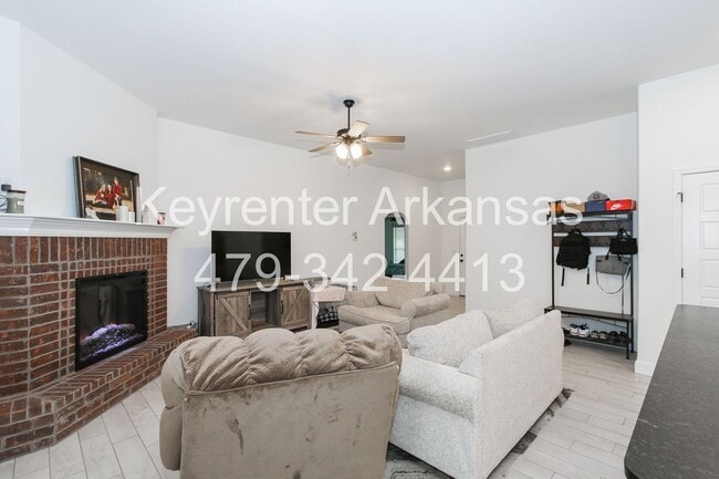 Photo - Like New Beautiful 3/2 Home in Gentry