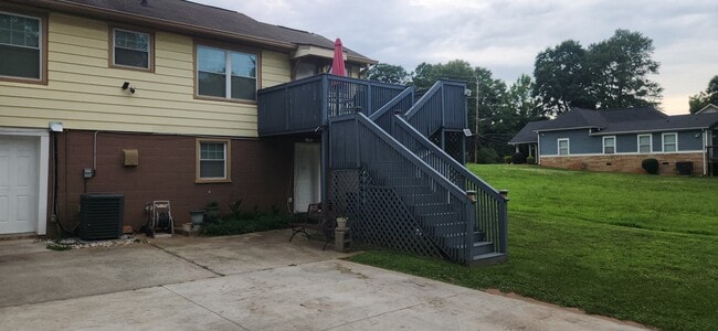 Parking and Entry - 3388 Harrison Rd Unit Downstairs Apt2