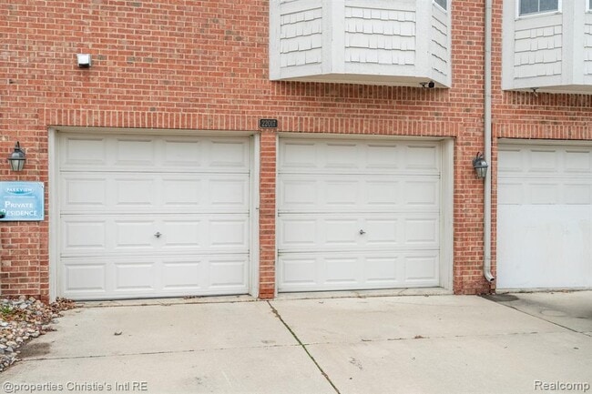 Photo - 22017 Parkview Dr