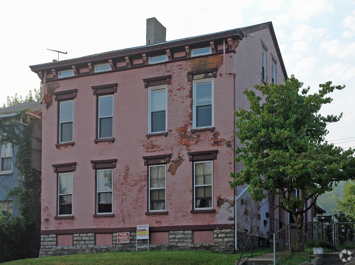Photo - 109-111 Elm St Apartments