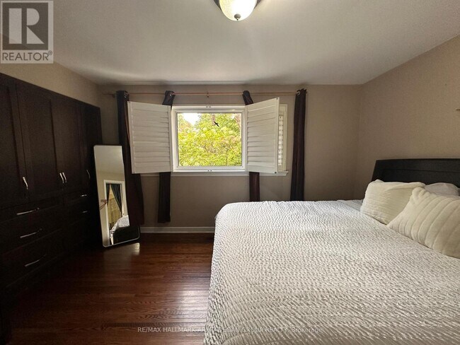 Photo - 290 Gretel Dr