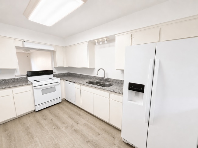 Photo - Spacious 3 Bed / 2.5 Bath Townhome Near SDSU! (Community Pool!!)