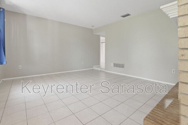 Photo - 5645 N Tuttle Ave