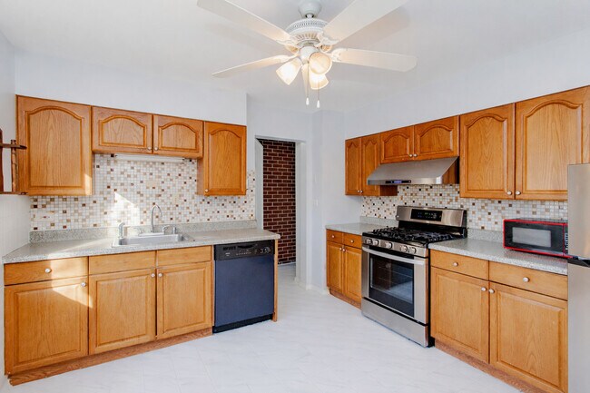 Photo - 612 Maple Ct