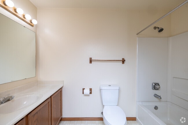2BR, 2BA - 1,200SF - Bathroom