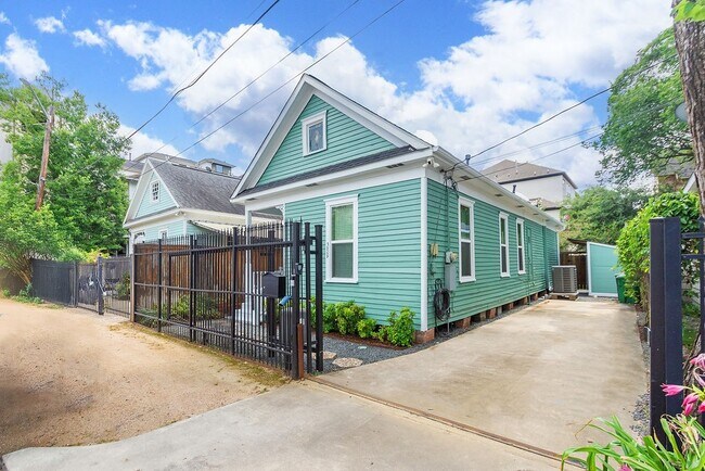 Photo - 3909 Barnes St