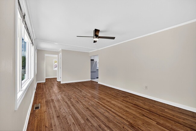 Photo - 1310 Kenilworth Dr SW