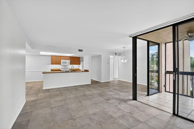Building Photo - 2255 Lindell Blvd Unit 4305 Rental