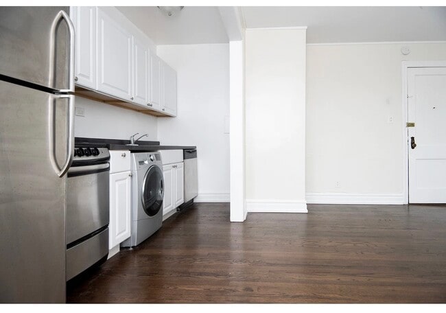 Photo - 3345 N Marshfield Ave