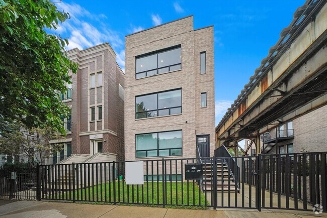 Building Photo - 3415 N Bosworth Ave Unit 3 Rental