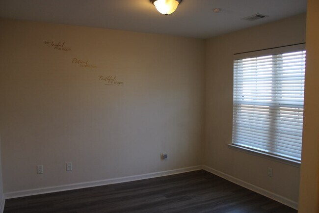 Photo - 234 Beckingham Dr