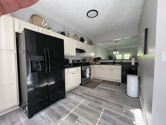 Photo - 5690 Hampton Ct