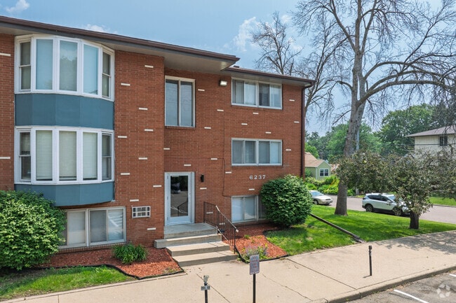 Richfield Square Apartments