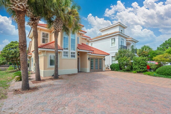 Photo - 272 Calusa Blvd