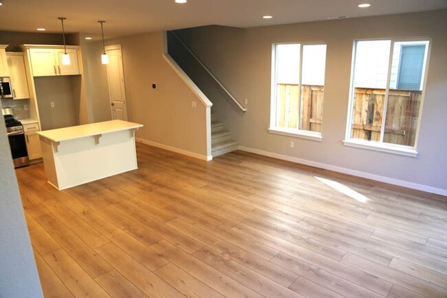 Photo - New 3 bed 2.5 Bath Townhome Ready for You!