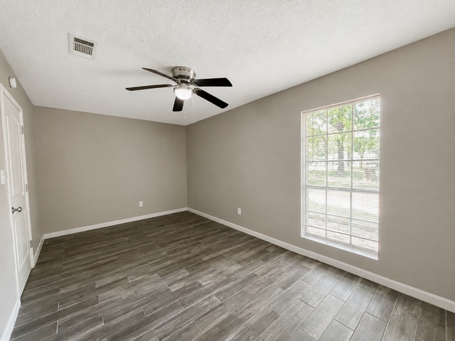 Photo - 205 Pleasant Dr